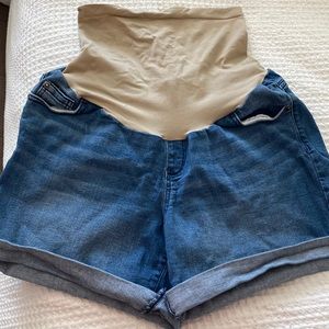 Maternity shorts